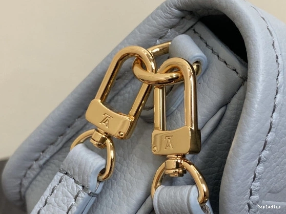 Cheap Nano LOUIS VUITTON Diane-19*10.5*6 CM 0727